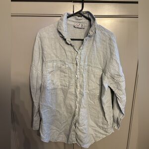 Beautiful Tina Stephen’s light blue 100% linen blouse. O/S